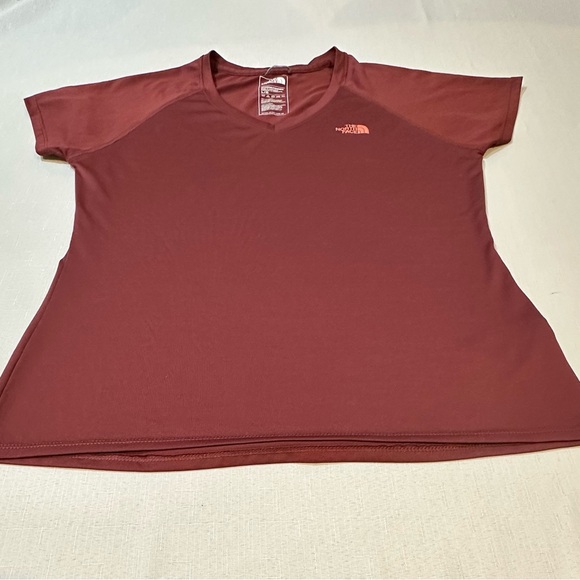 The North Face Women’s L Maroon Performance Tee - Picture 2 of 11
